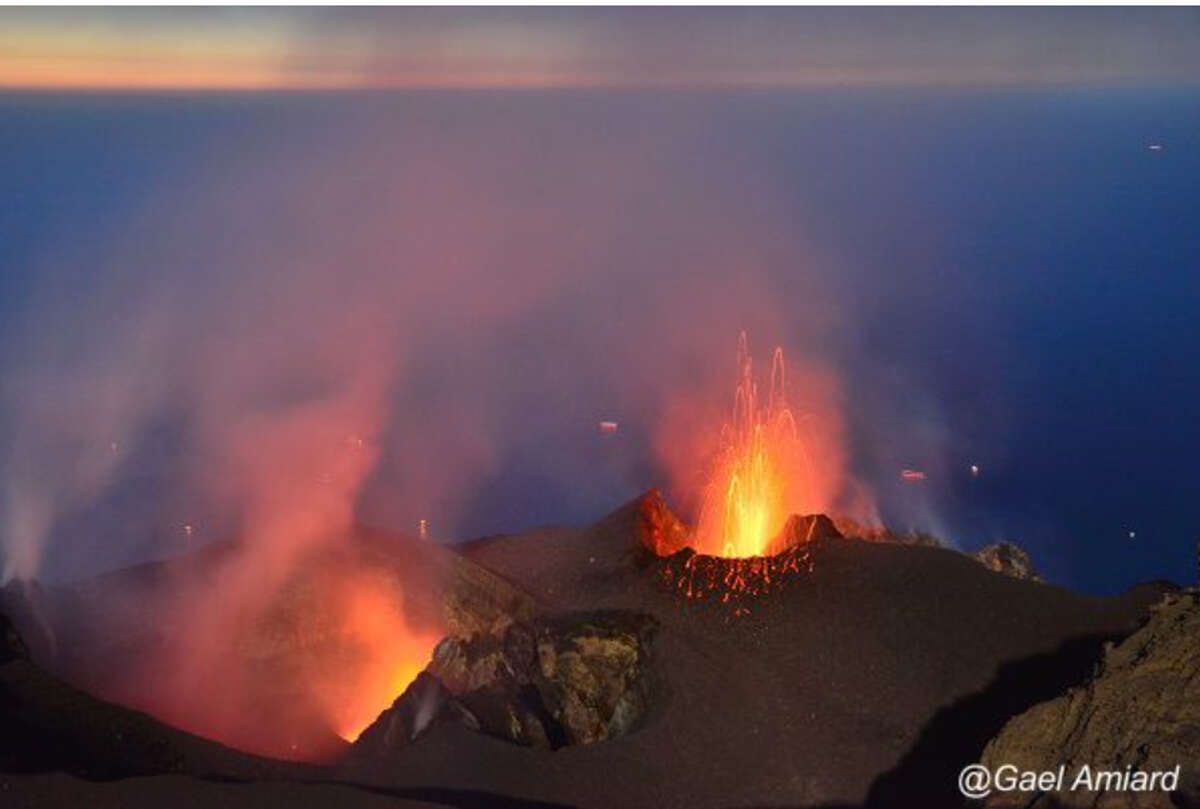 Volcan en éruption