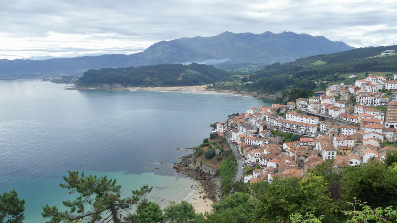 Bord de mer, ville et montagne