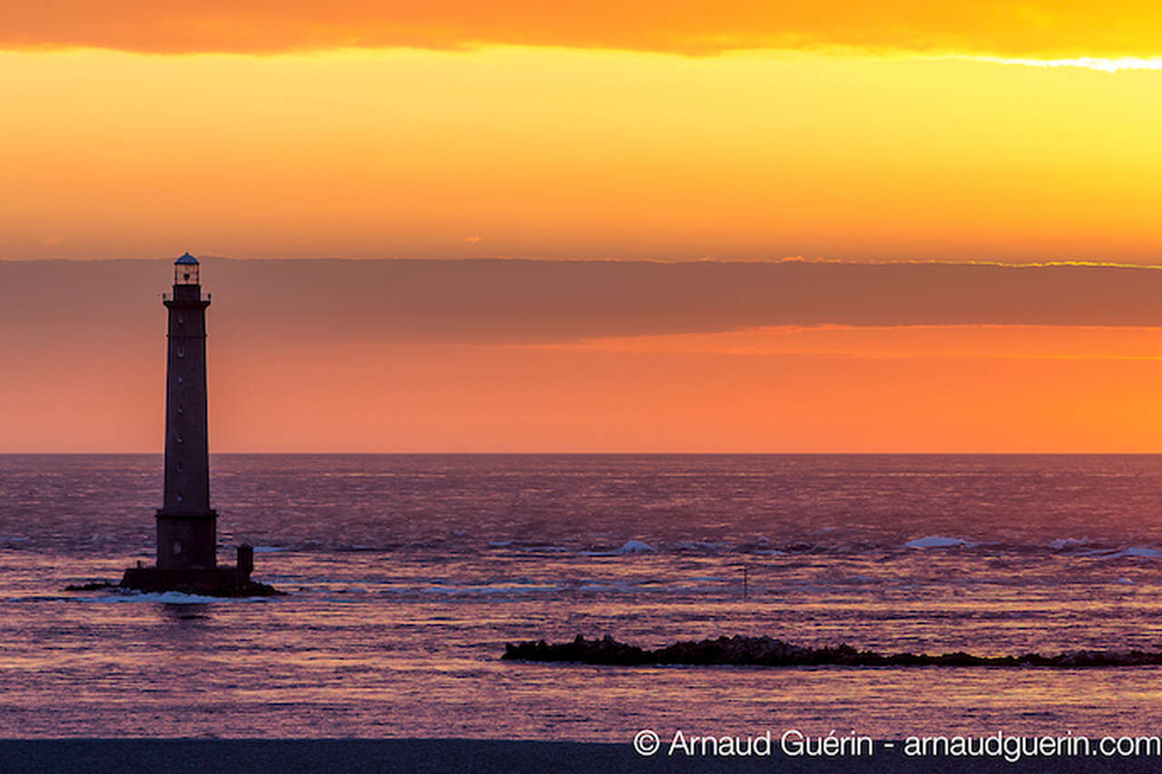 Coucher de soleil sur le phare de la Hague