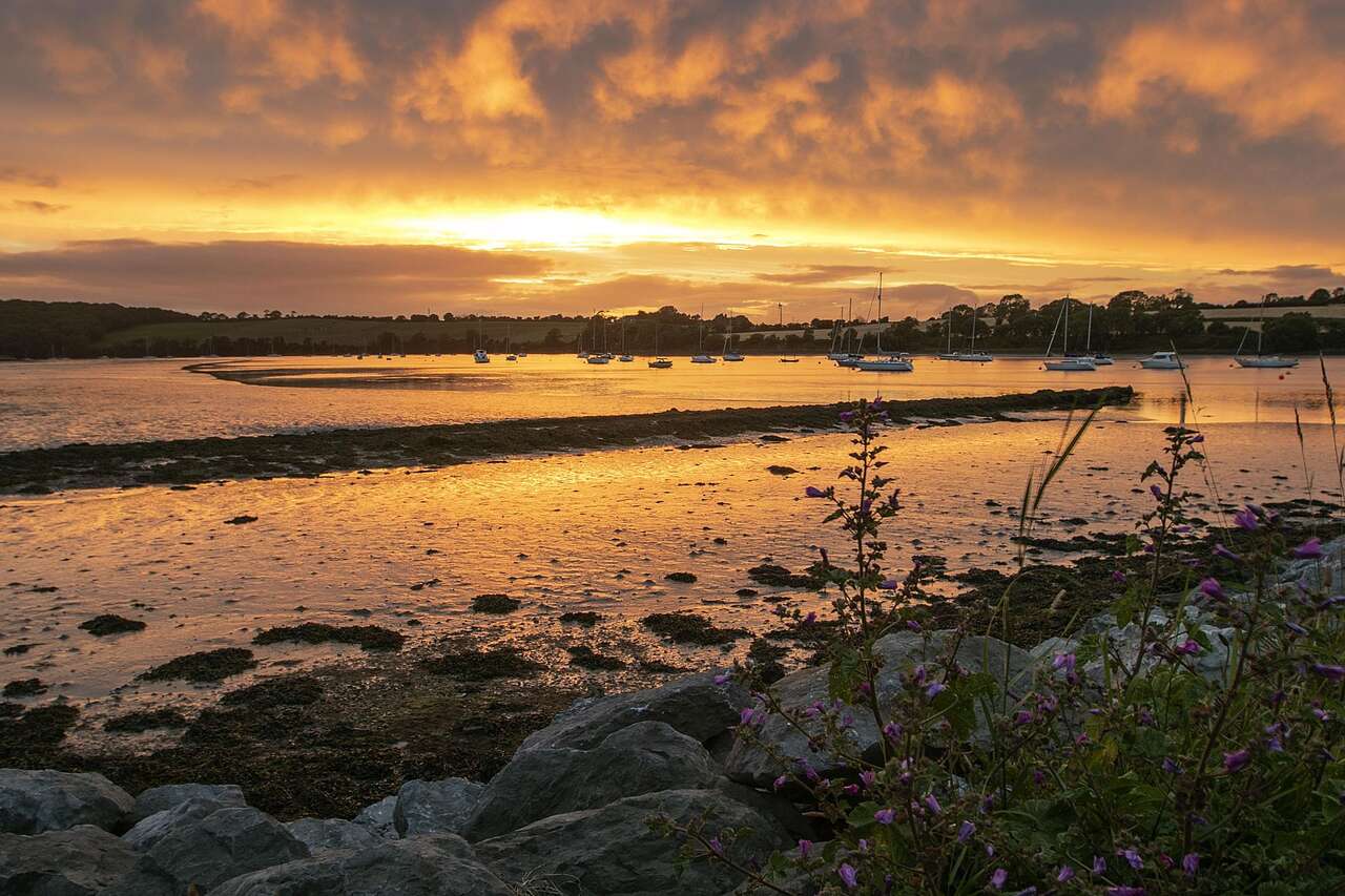 Coucher de soleil sur un port