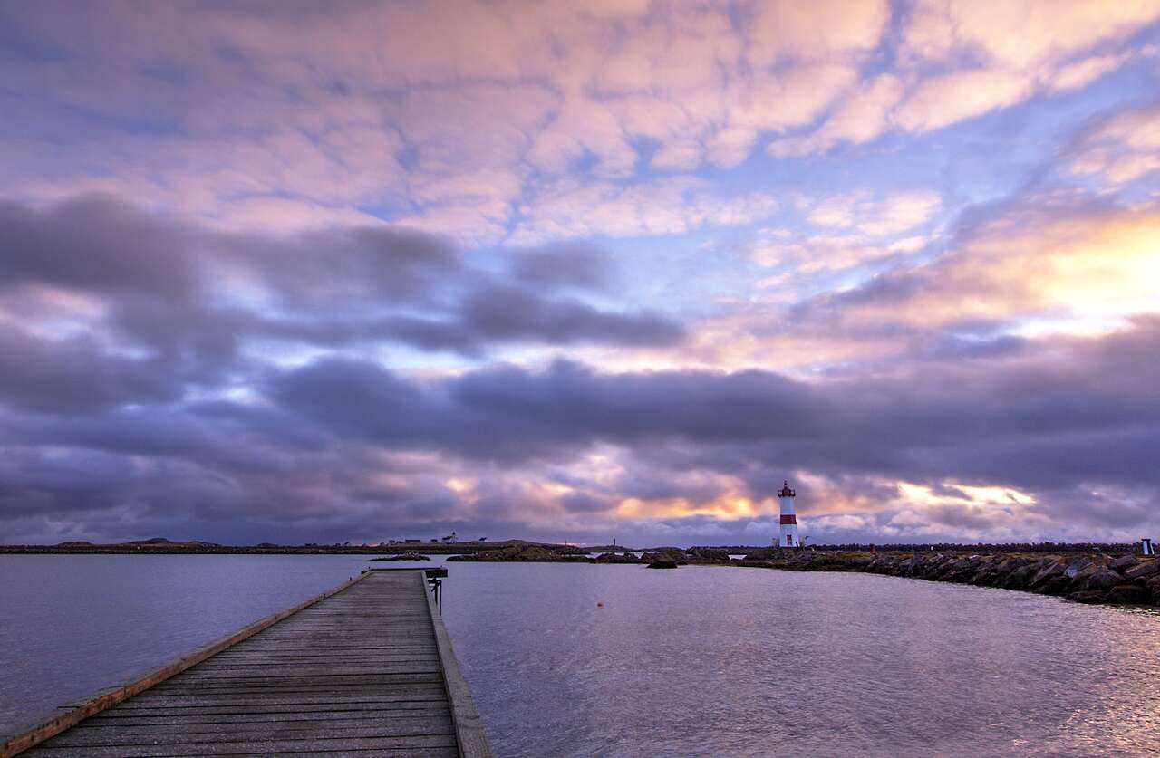 Paysage de bord de mer et phare