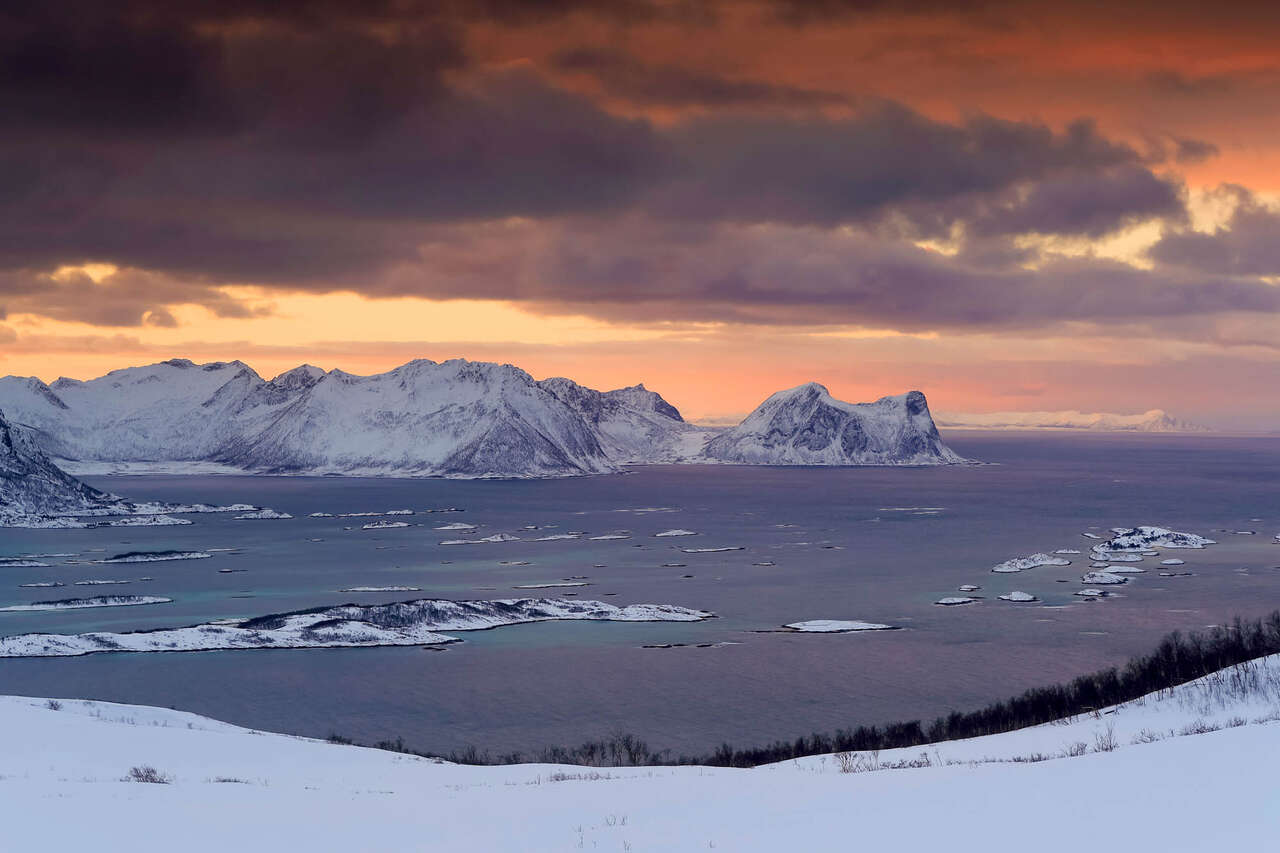 Paysage de fjord de Norvège à Senja