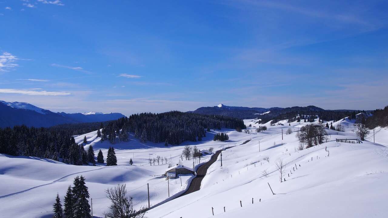 Paysage enneigé de montagne