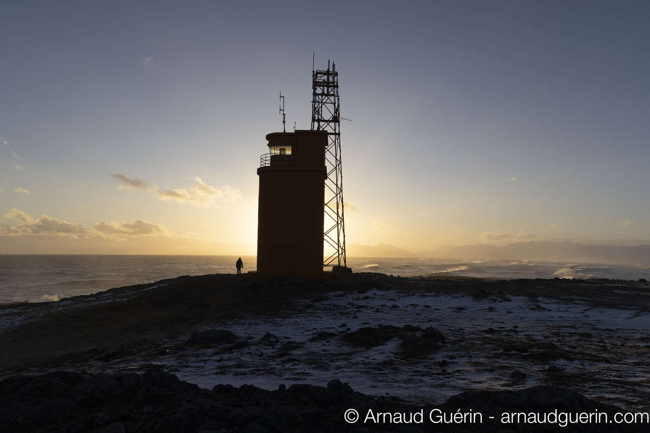 Phare au bord de l'océan