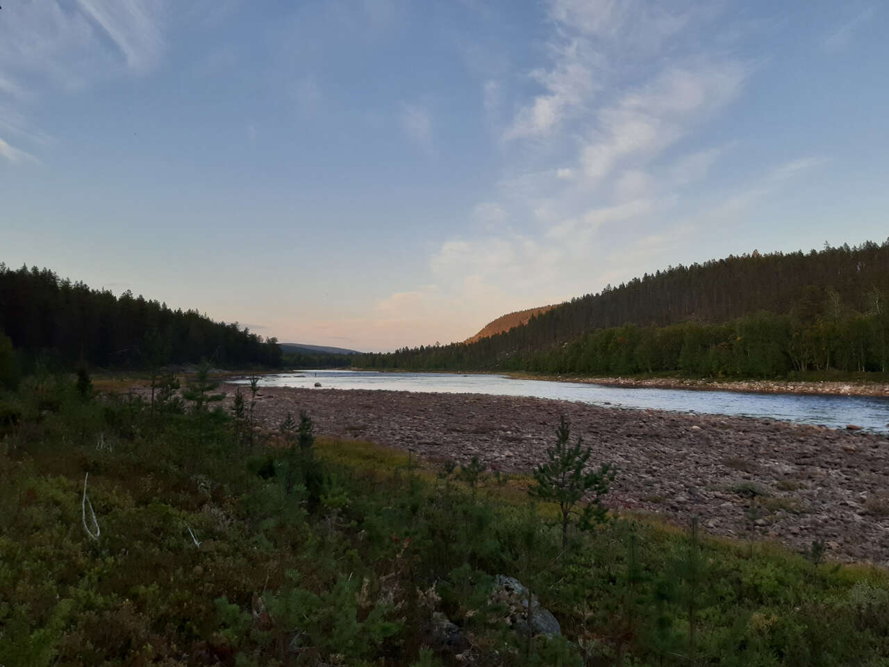 Rivière au coucher de soleil