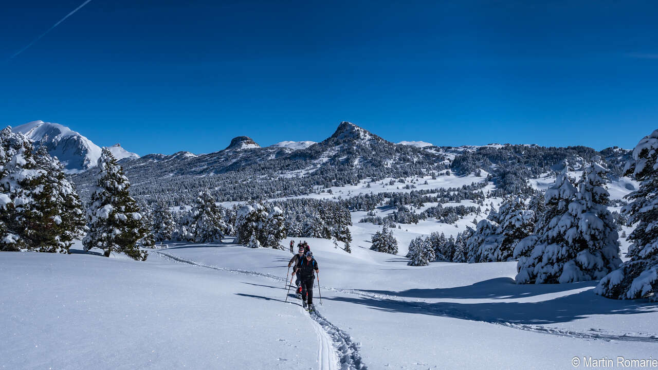 Skieur avec pulka