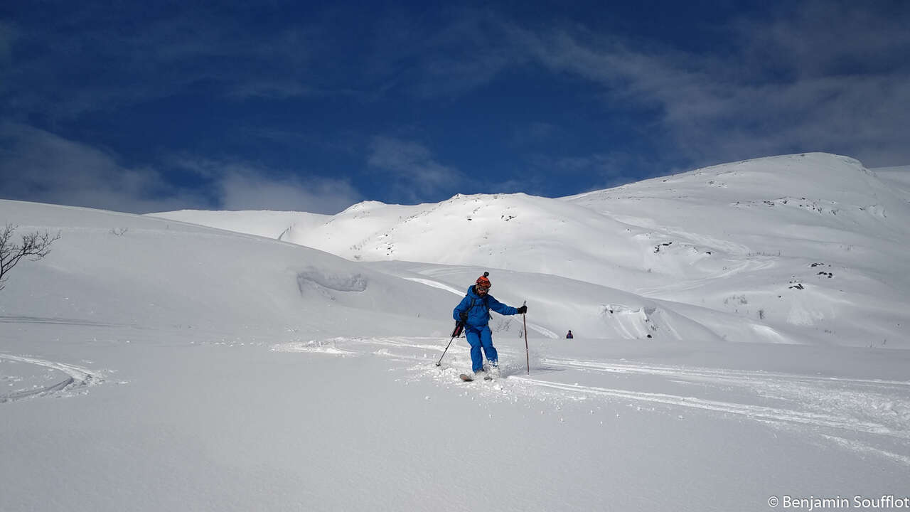 Skieur dans la neige