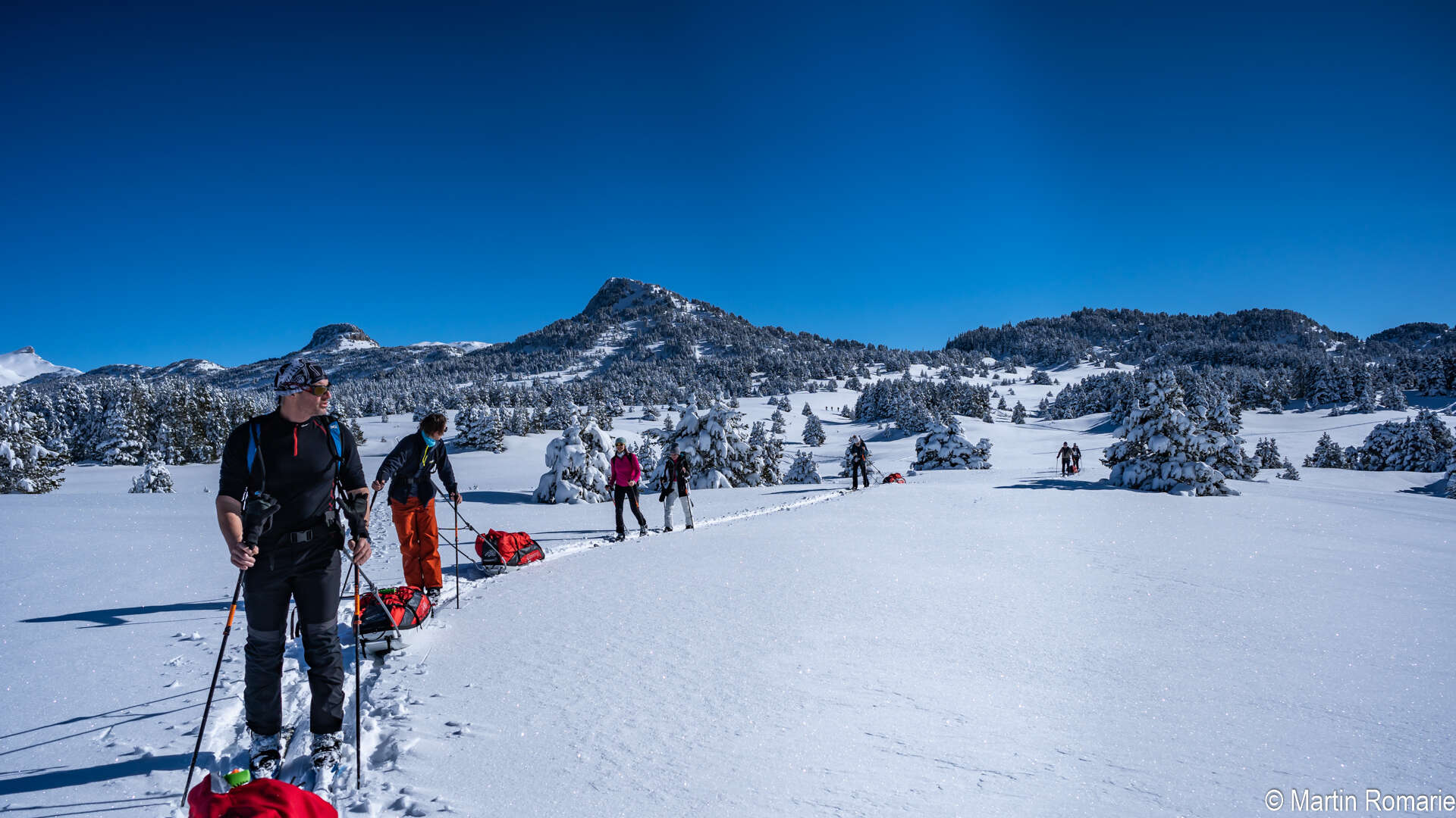 Skieur avec pulka